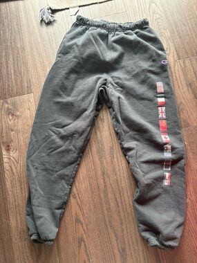 Champion -“Hypland” faded black Flag-Accent Sweatpants